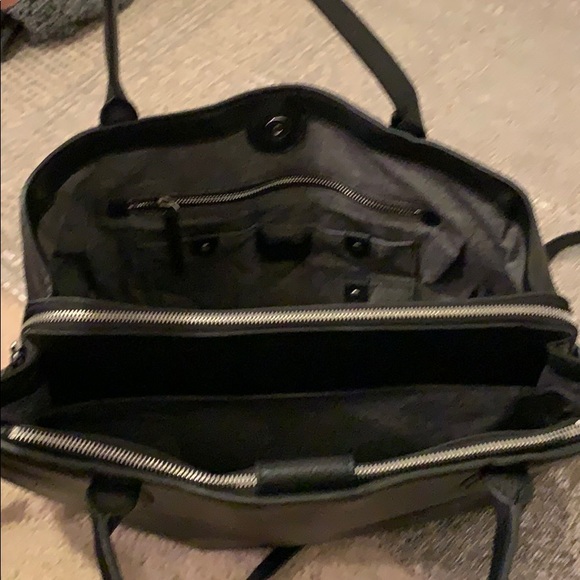 Margot Leather large crossbody bag - Picture 3 of 3